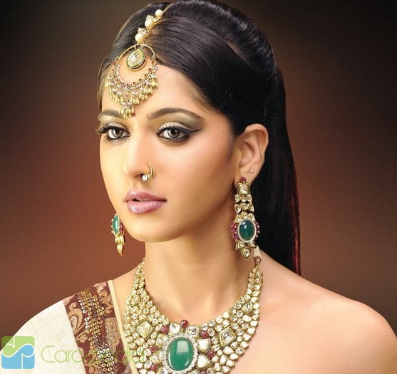 Yuk, Mengenal 3 Jenis Perhiasan Kepala Wanita India Mode