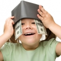Memberi Uang Sebagai Imbalan Kepada Anak Tak Selalu Berefek Baik