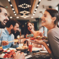Haruskah Anda Benar -benar Membagi Tagihan? 5 Tips Etiket untuk Restoran