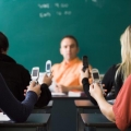 Guru Catat! Ini Cara Ajak Siswa Kurangi Penggunaan Ponsel di Kelas