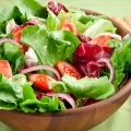 Sajian Salad Sebagai Pembuka dan Menu Utama