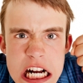 Cara Terbaik untuk Menangani Kemarahan Remaja, Menurut Psikolog