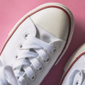 Cara Membersihkan Sepatu PutihBaik Kanvas, Kulit, atau Suede