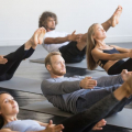Pria Ingin Mencoba Yoga? Mulailah dari Gerakan Ini