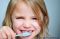 Trik Melatih Anak Menggosok Gigi di Usia Dini