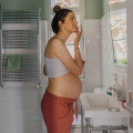 Bolehkah Ibu Hamil Menggunakan Tabir Surya? Mari Menjawab 5 Mitos Kehamilan Berikut