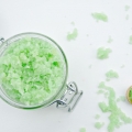 DIY Scrub Gula Kelapa dan Lemon untuk Melembabkan