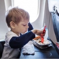Tips Agar Anak-anak Betah selama Penerbangan Panjang