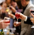 Tips Abaikan Tekanan Teman untuk Ajakan Minum di Pesta
