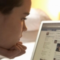 Saat Tepat Anak Diperbolehkan Memiliki Akun Media Sosial