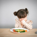 5 Trik Atasi Anak Pemilih Mau Makan Buah dan Sayur