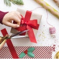 Cara Mudah Membungkus Hadiah Natal Seperti Profesional