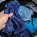 Apakah Jeans Bisa Menyusut Jika Dicuci di Mesin Laundry?