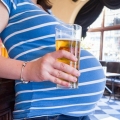 Minum Saat Kehamilan Terkait dengan Perubahan Halus pada Wajah Bayi
