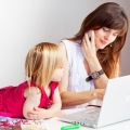 Ibu Terlalu Sibuk, Begini Cara Ketahui Perkembangan Pendidikan Anak