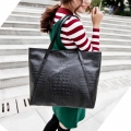 Tas Besar dan Tas Mini, Mana yang Lebih Populer Bagi Wanita?