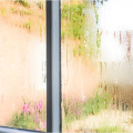 7 Cara Mudah Mencegah Jendela Mengembun Saat Hujan