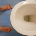 Mengapa Kencing Saya Berbau? Empat Alasan untuk Bau Urine