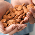 Makan Almond Meningkatkan Glukosa Darah, Kolesterol Pada Orang Muda dengan Pradiabetes? Ini Faktanya