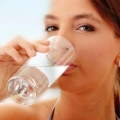 Studi, Minum Air Putih Lebih Cepat Mengikis Lemak Tubuh