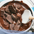 Coba Metode Sangat Mudah Ini Untuk Melelehkan Cokelat