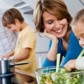 Melibatkan Anak Memasak di Dapur, Perhatikan 3 Hal Ini