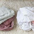 Bolehkah Mencuci Handuk dan Seprai Bersamaan? Simak Faktanya