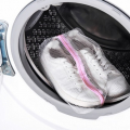 Cara Mencuci Sepatu Sneaker di Mesin Cuci dan dengan Tangan
