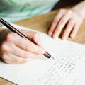 5 Manfaat Besar dari Menulis Surat dengan Tangan