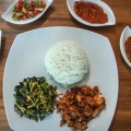 Persamaan Nasi Bimbibab dan Nasi Cakalang Manado