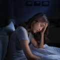 Kenapa Aku Selalu Bangun Dini Hari? 8 Alasan Kenapa Kamu Tidak Bisa Tidur