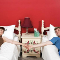 Pisah Ranjang: Bisakah Tidur di Kamar Terpisah Menyelamatkan Hubungan Anda?