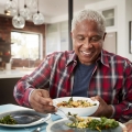 Ubah Cara Anda Makan di Usia Tua untuk Hidup Lebih Lama