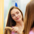 4 Cara Menyegarkan Rambut Kusam di Rumah Tanpa Harus Mewarnai Ulang
