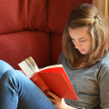 Bagaimana Memotivasi Remaja untuk Lebih Banyak Membaca