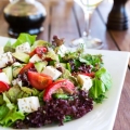 Makan Salad Bisa Membantu Mencegah Demensia, Menurut Studi Terbaru