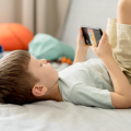 Tips Mengelola Kebiasaan Screen Time yang Sehat Untuk Anak