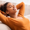 3 Cara Simpel Menghilangkan Rasa Khawatir dan Merasa Lebih Bahagia