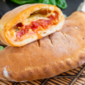 Pizza Stromboli vs. Calzone: Apa Bedanya?